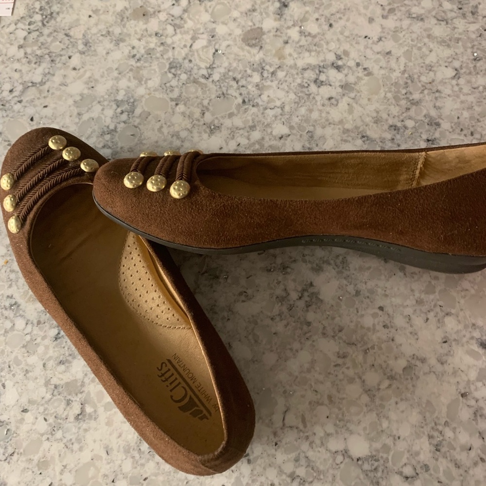 White Mountain Brown Flats with Gold Accents